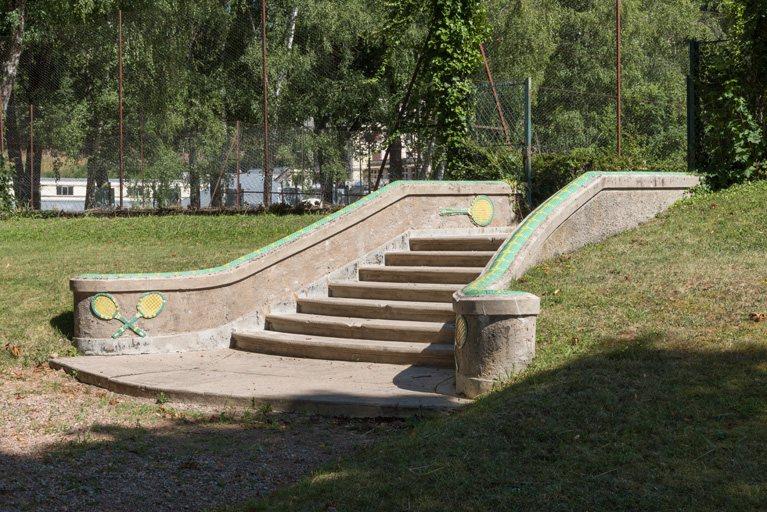 tennis et club-house
