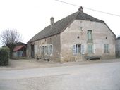 ancien café ; restaurant, puis ferme, actuellement maison