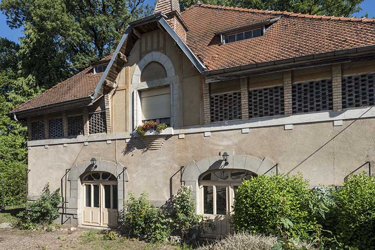 garage et séchoir, puis maison