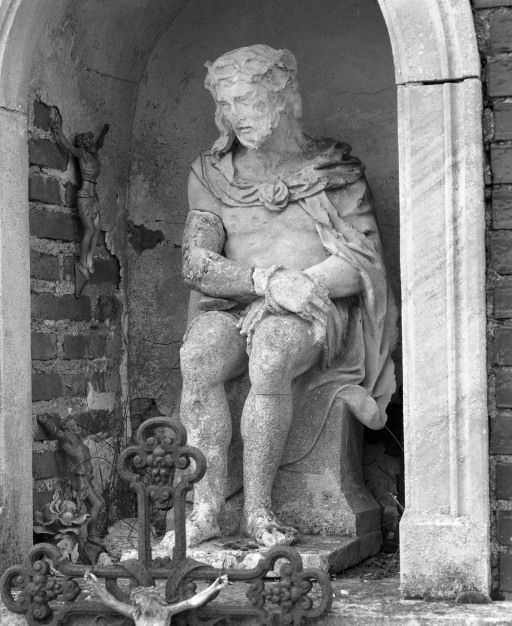 statue : Christ de Pitié