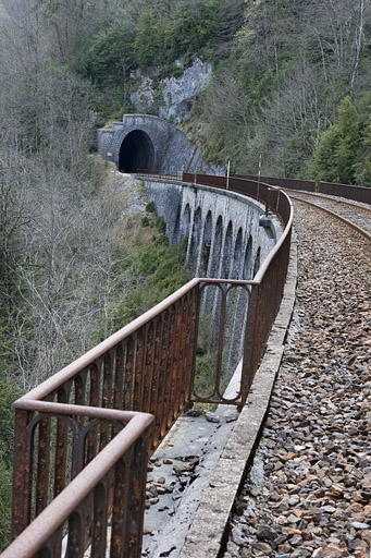 viaduc et tunnel dit souterrain du Pain de Sucre (voie ferrée Andelot - La Cluse)