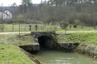déversoir de fond (canal de Bourgogne)