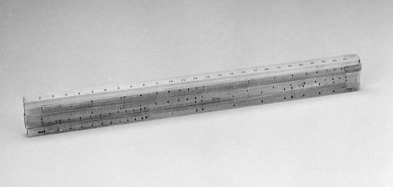 instrument de calcul mécanique (règle à calcul Nestler)