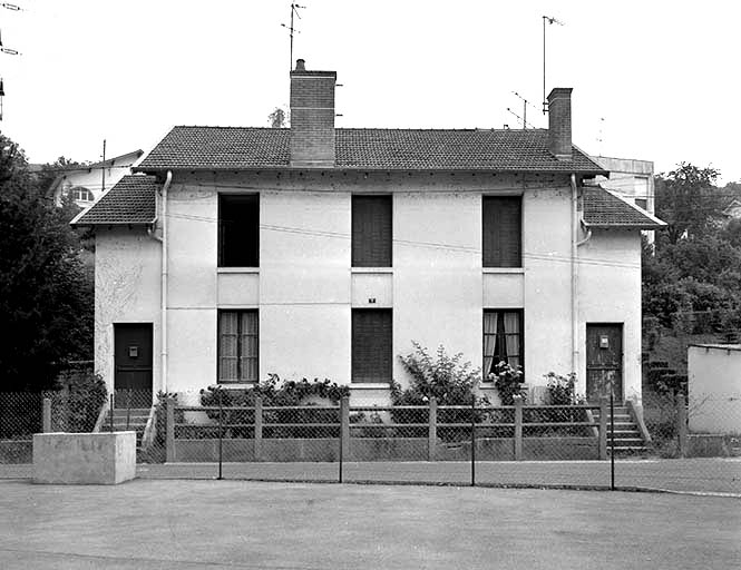 usine à papier de la société des Papeteries Bisontines, usine de fibres artificielles et synthétiques dite usine des Soieries puis de la Rhodiacéta