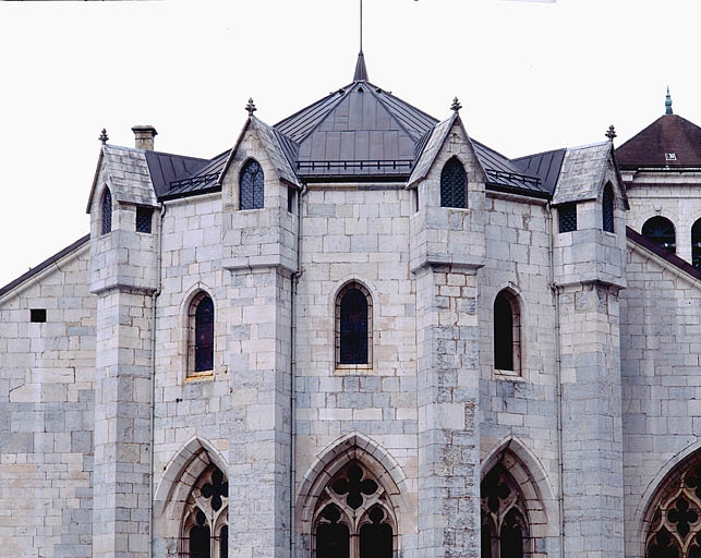 église abbatiale de l'abbaye Saint-Oyend, actuellement cathédrale Saint-Pierre, Saint-Paul et Saint-André