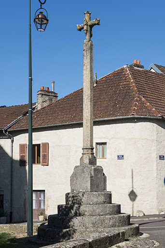 croix monumentale de la rue de l'Église