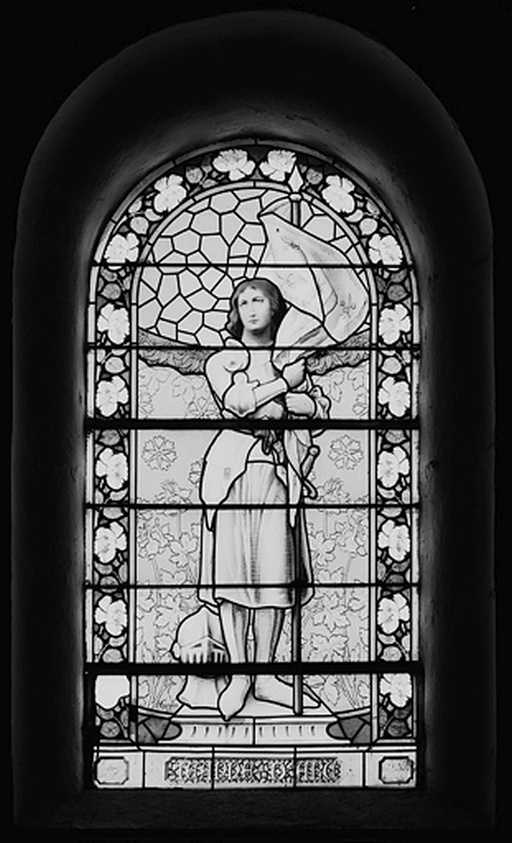 6 verrières (baies 1 à 6) : le Sacré-Coeur, le Sacré-Coeur de Marie, saint Jean-Baptiste, saint Isidore, saint Michel et sainte Jeanne d'Arc