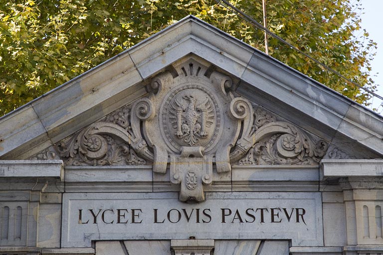 couvent des Cordeliers, collège Saint-François-Xavier puis des Pères Eudistes, lycée de jeunes filles, actuellement lycée Louis Pasteur