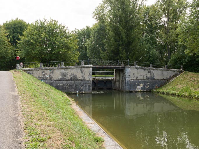 pont sur l'écluse 65, dite de Sery (canal du Nivernais)
