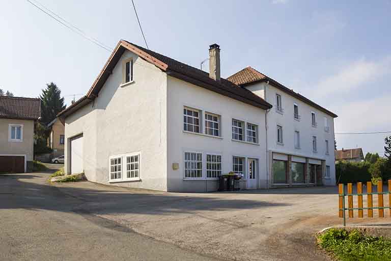 maison et usine d'horlogerie (usine de boîtes de montre) Delphin Burdet, puis atelier de traitement de surface des métaux Robert
