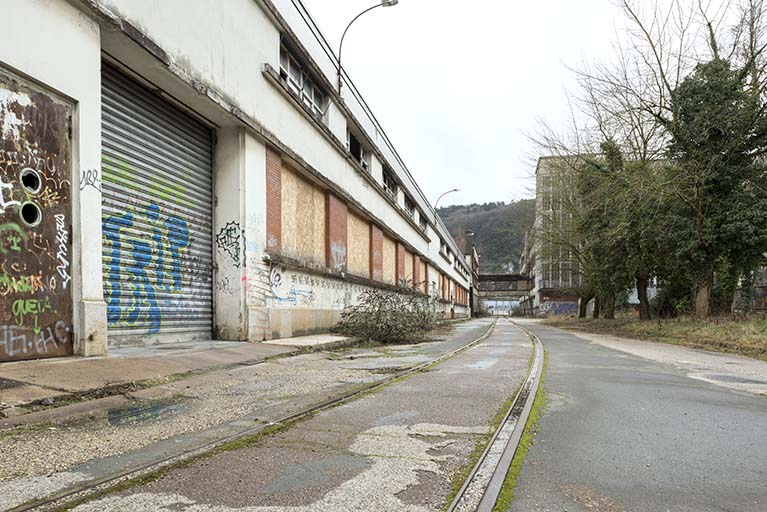 usine à papier de la société des Papeteries Bisontines, usine de fibres artificielles et synthétiques dite usine des Soieries puis de la Rhodiacéta