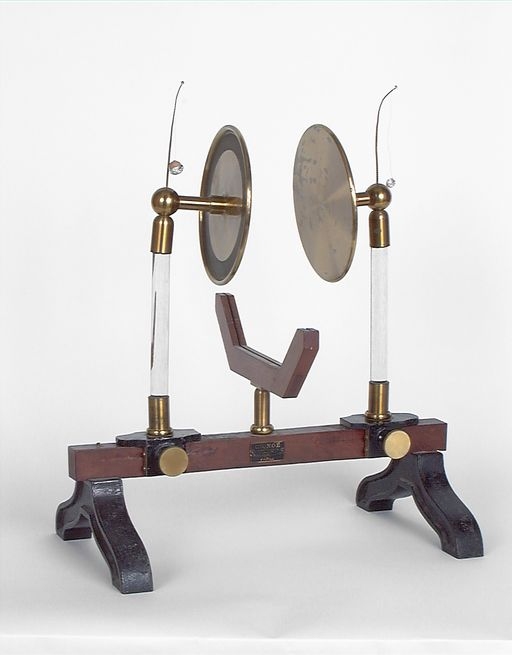 instruments (2) de démonstration en électrostatique n° 4 : condensateurs d'Aepinus (ou Oepinus)