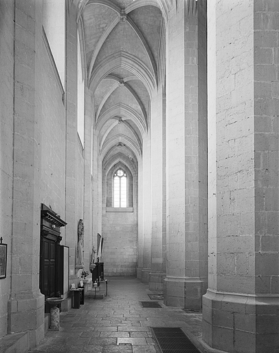 église abbatiale de l'abbaye Saint-Oyend, actuellement cathédrale Saint-Pierre, Saint-Paul et Saint-André