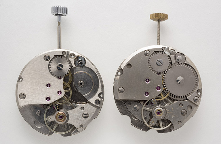 mécanismes d'horloge (2 mouvements de montre mécaniques France Ebauches FE 140-1 et 140-2A)
