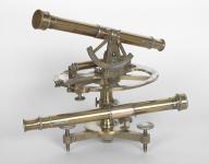instrument de mesure des angles pour lever des plans : théodolite répétiteur