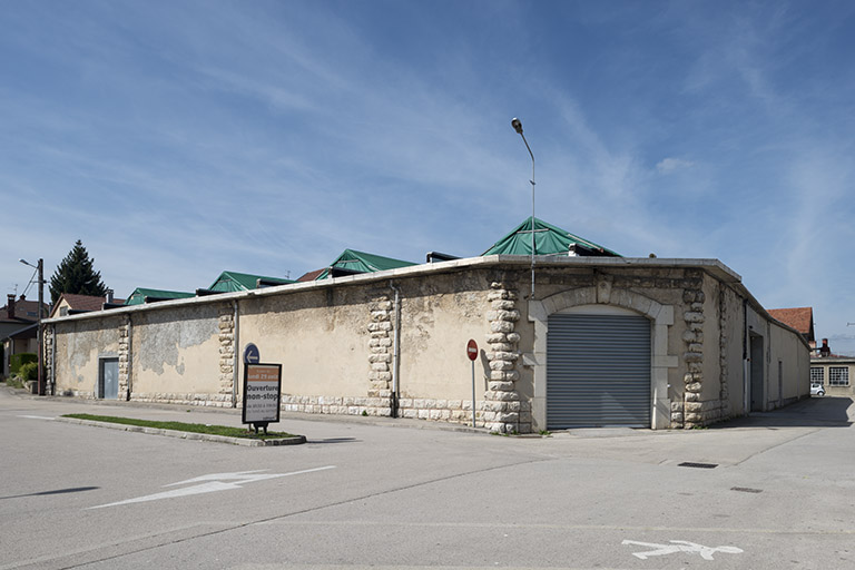 usine d'automobile Zedel, puis distillerie Pernot, usine de cycles Maire-Vuillemin