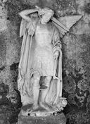 groupe sculpté (grandeur nature) : saint Michel