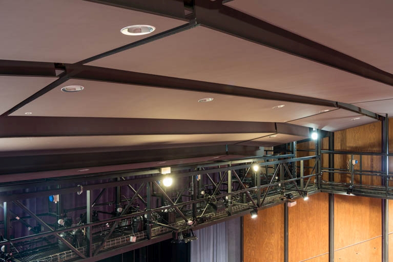 salle paroissiale et cinéma Familia puis théâtre des Feuillants