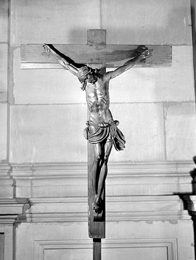 statue : Christ en croix
