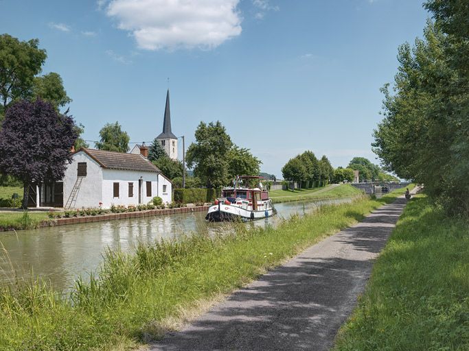 village de Champvert (paysages du canal du Nivernais)