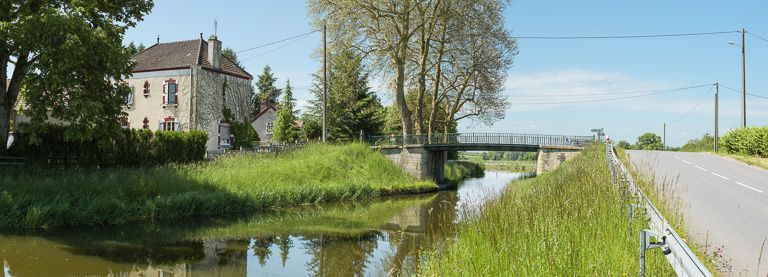 pont routier isolé des Vernes (canal du Centre)