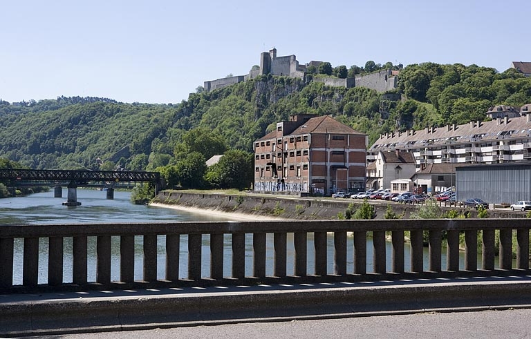 Port fluvial (canal du Rhône au Rhin)