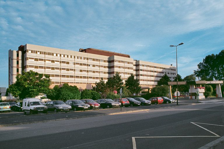 hôpital dit centre hospitalier Gaston Ramon
