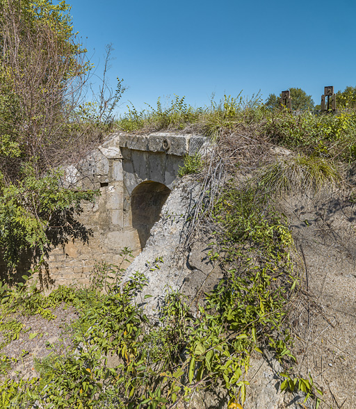 pont ; ponceau sur la raie du grand Meix et vannes