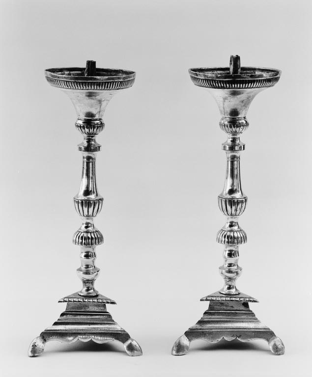 ensemble de 4 chandeliers d'autel (n° 2)