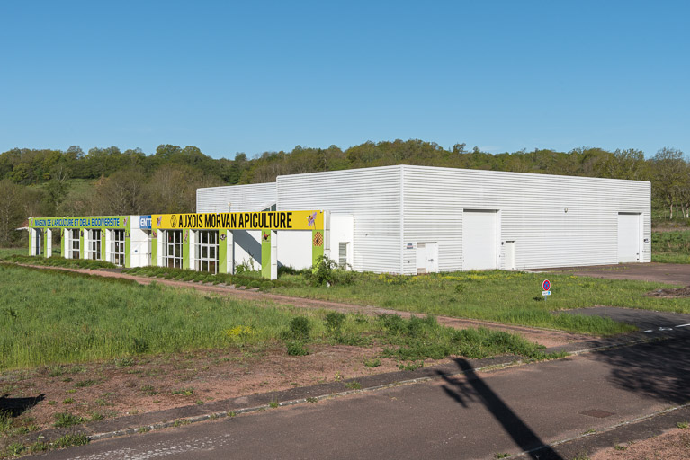 laboratoire pharmaceutique, actuellement maison de l'apiculture et de la biodiversité