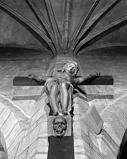 croix (figure colossale) : Christ en croix (n° 2)