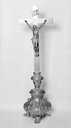 6 chandeliers et croix d'autel