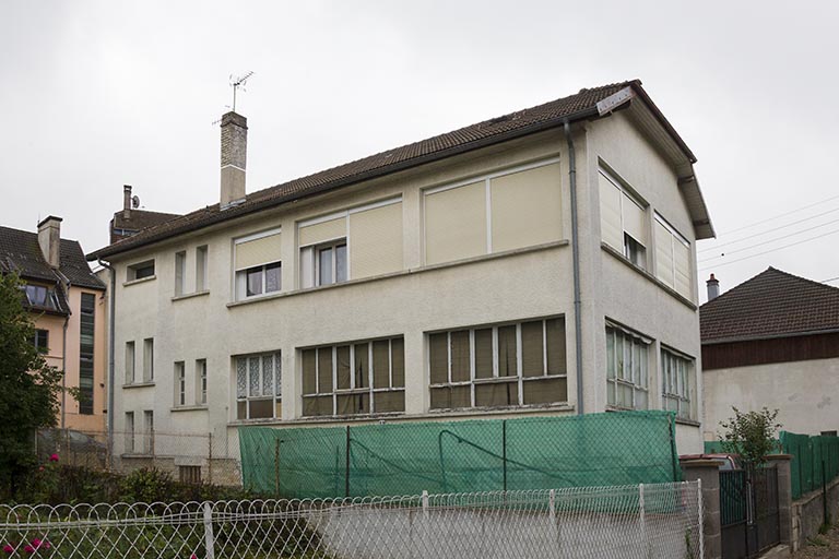 usine de taille de pierre pour la joaillerie et l'industrie (usine de pierres pour l'horlogerie) des Ets Elvé