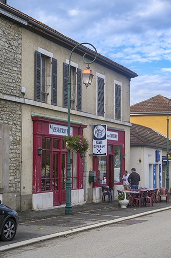 ensemble de deux maisons