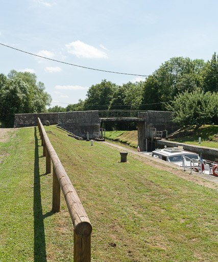 pont sur l'écluse 12 du versant Loire, dite d'Orgues 2 (canal du Nivernais)