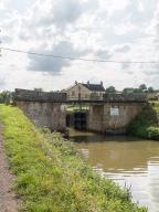 pont sur l'écluse 30 du versant Seine, dite de Marigny (canal du Nivernais)