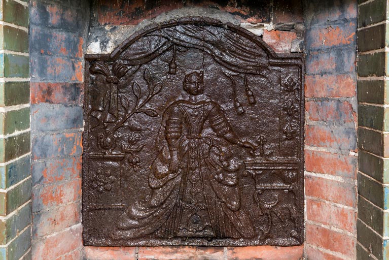 plaque de cheminée : une reine de France