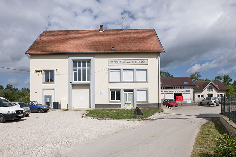 moulin de Courchapon dits Grands Moulins, puis centrale hydroélectrique, puis station de pompage et centrale hydroélectrique du Syndicat Intercommunal des Eaux du Val de l'Ognon (Sievo)