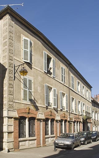 maison, puis imprimerie Barbizet, puis Barbizet-Roux, puis Gilbert Roux, actuellement logement