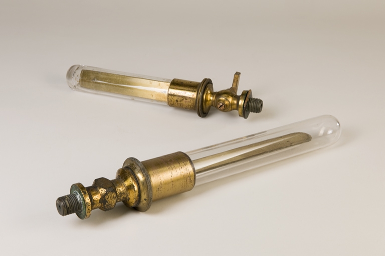 2 instruments de mesure de la pression atmosphérique (manomètres dits baromètres tronqués ou éprouvettes)