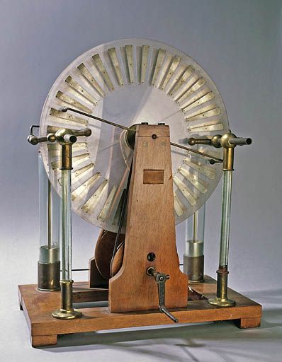 instrument de démonstration en électrostatique (machine de Wimshurst)