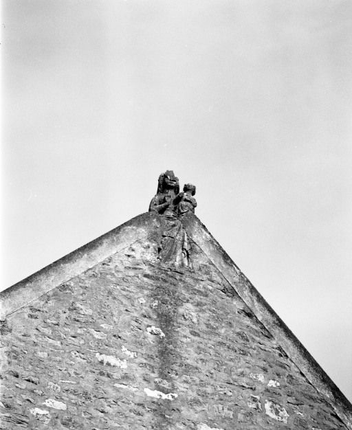 statue : Vierge à l'Enfant