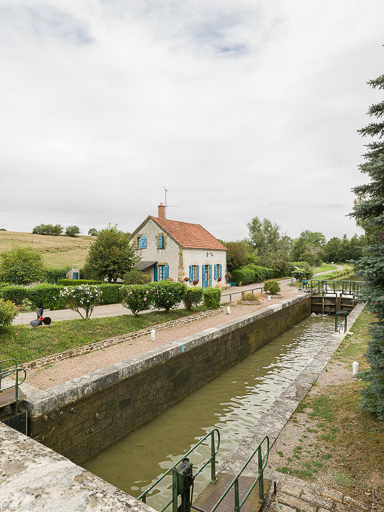 site de l'écluse 27 du versant Loire, dite du Moulin d'Isenay (canal du Nivernais)