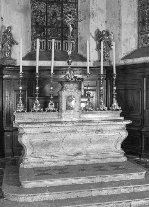 autel (maître-autel, autel tombeau)