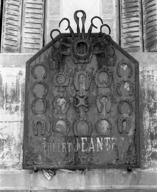 enseigne de boutique : de maréchal-ferrant
