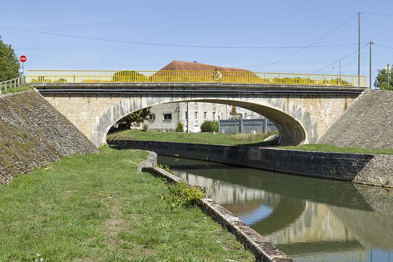 Les ponts de la Saône navigable en Bourgogne-Franche-Comté