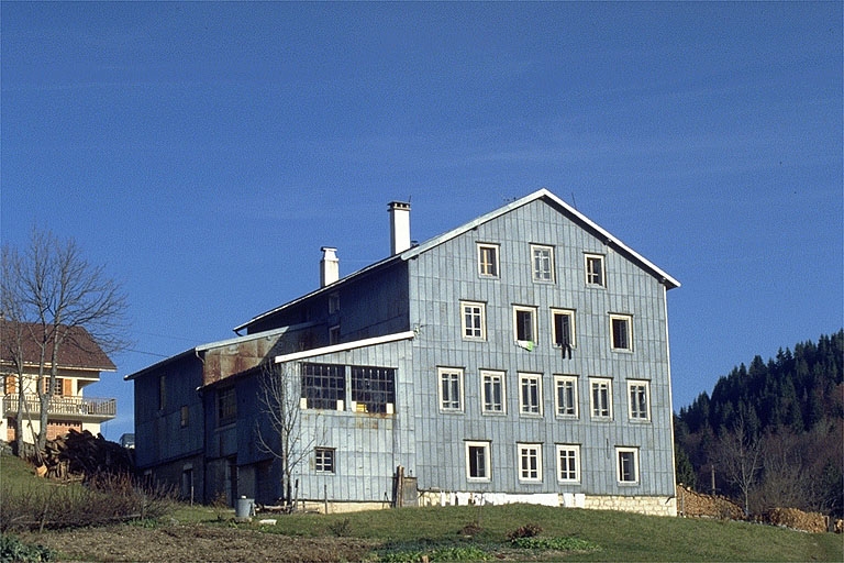 usine de taille de pierre pour la joaillerie et l'industrie des Ateliers coopératifs des Lapidaires Jura et Ain