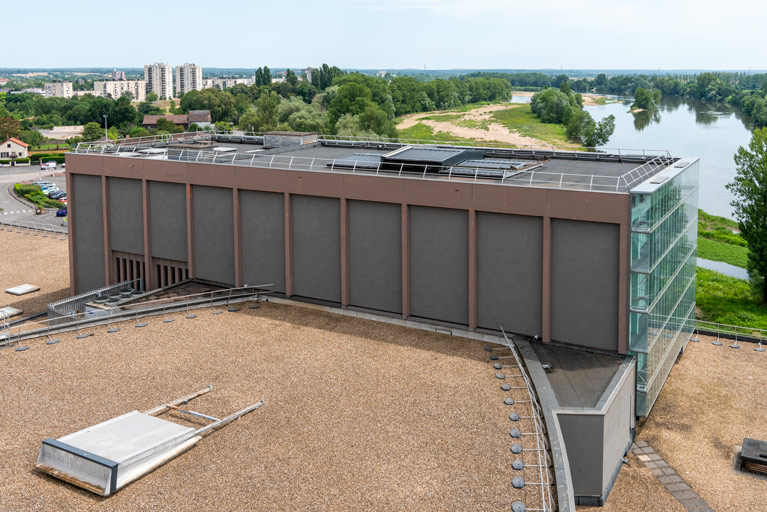 centre culturel (maison de la culture), gymnase et bourse du travail