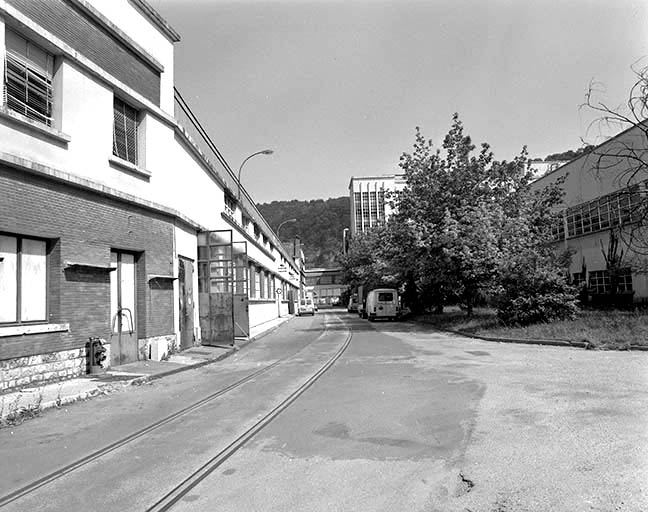 usine à papier de la société des Papeteries Bisontines, usine de fibres artificielles et synthétiques dite usine des Soieries puis de la Rhodiacéta