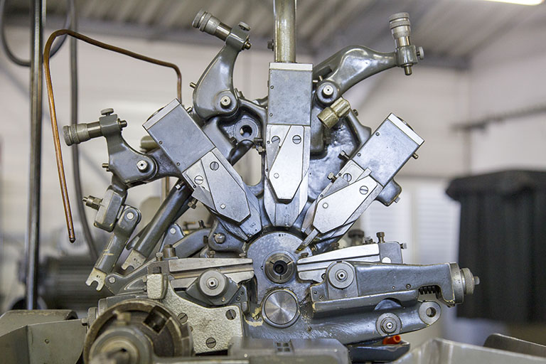 machine à décolleter Tornos M-7